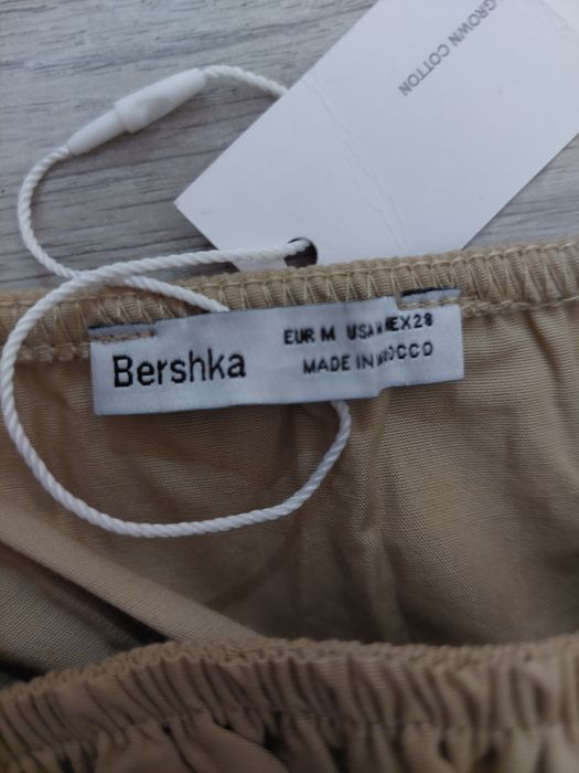 Top krotki,beżowy, Bershka, r.S,M ,nowy