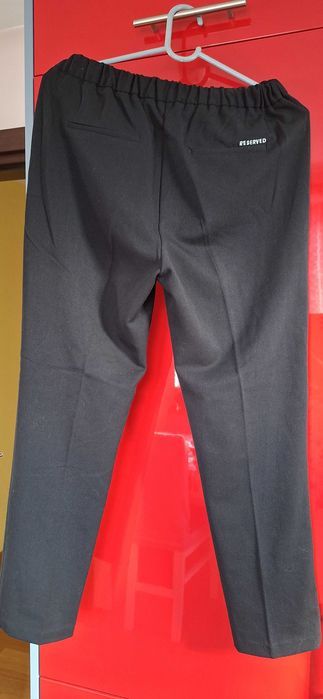 Eleganckie spodnie S Reserved czarne w kant logo-haft
