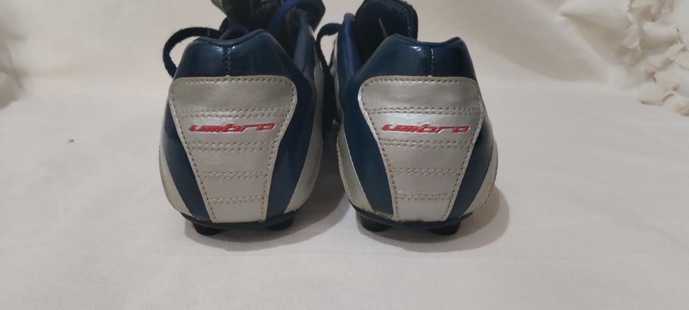 Chuteiras umbro novas
