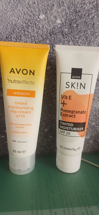 Krem nawilżająco-koloryzujący Avon SPF 20