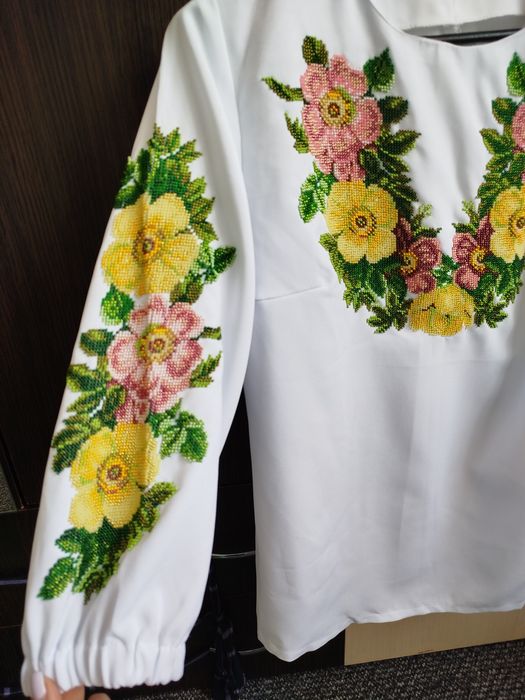 Вишиванка вишита бісером