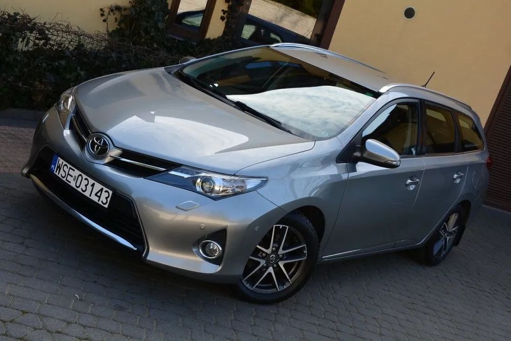 Toyota Auris 1.6 Benzyna 132KM LED Kamera Czujniki Parkowania Grzane Fotele Kombi