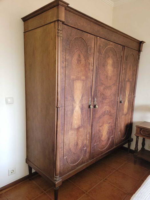 Mobilia de quarto em madeira