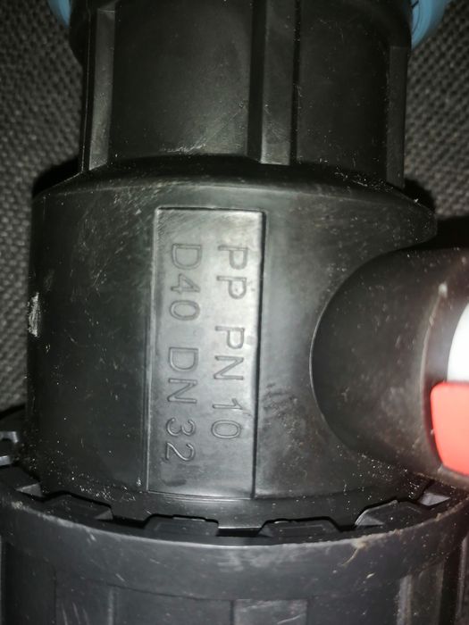 Кран кульовий пластиковий для води 40*40 та 32*32