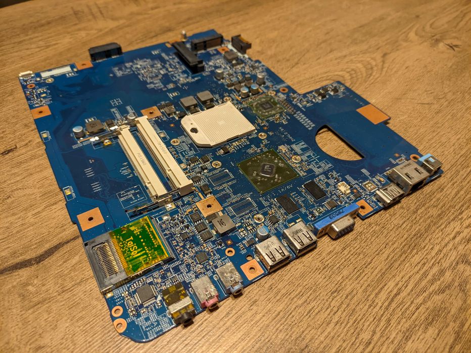 Продам ноутбук на запчасти Acer Aspire 5542G