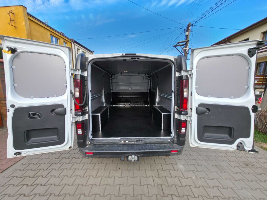Zabudowa zabezpieczenie ze sklejki Nissan Primastar van
