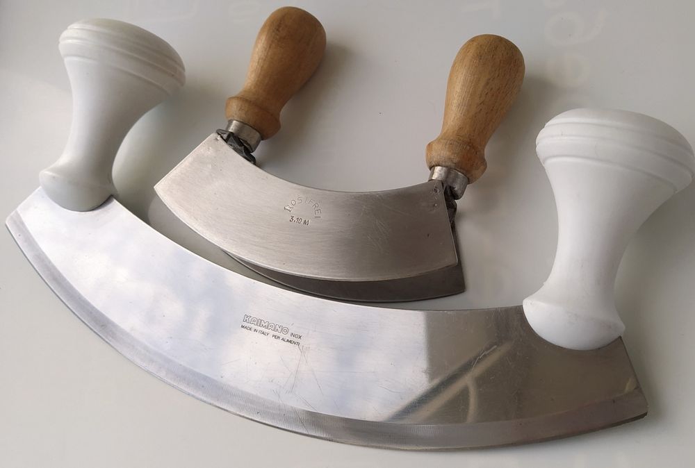 Ніж для зелені, сиру меццалуна півмісяць