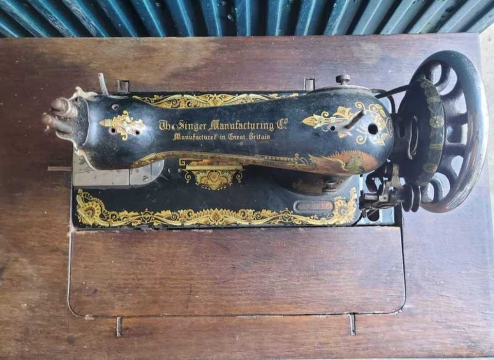 Máquina de costura (antiga)