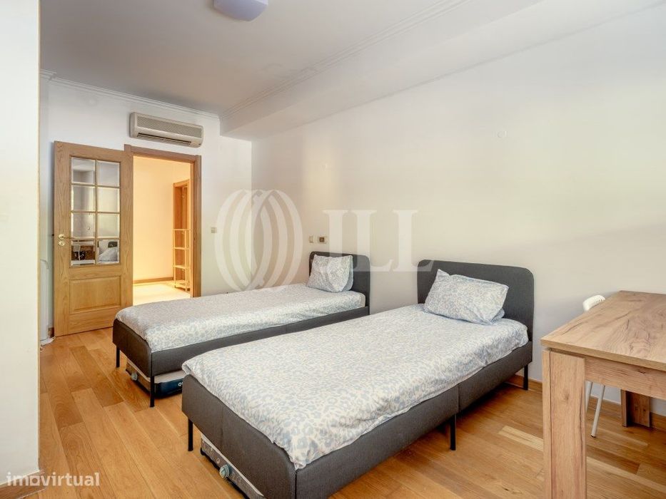 Apartamento T4, com terraço e estacionamento, em Lisboa