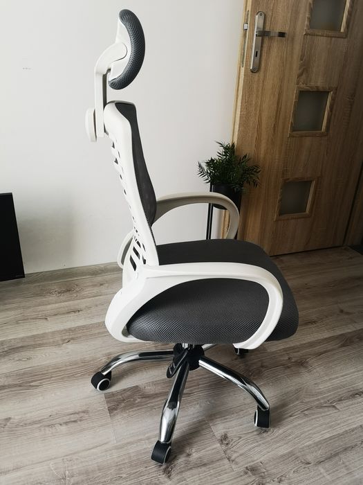 Krzesło biurowe z zagłówkiem