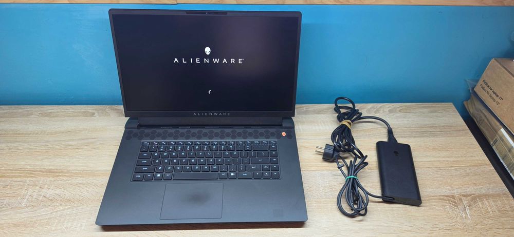 Dell Alienware M17 R5 17", Ryzen 7 6800H, RTX 3070Ti 8GB, 16GB Ram, 1TB dysk