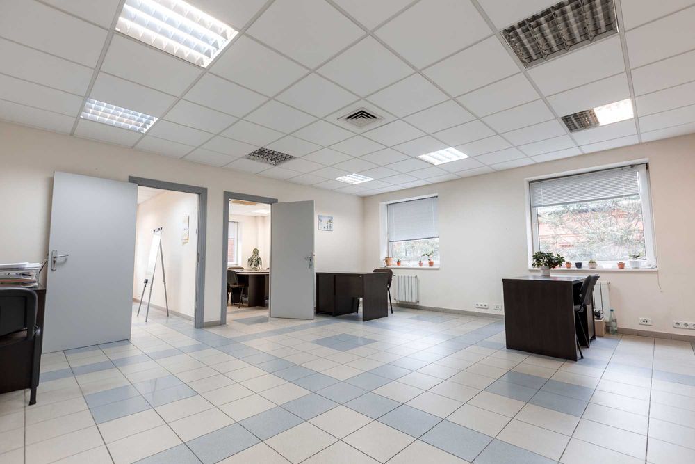 Продаж бізнес-центру 5717 кв.м, вул. Святослава Хороброго, 12 (Центр)