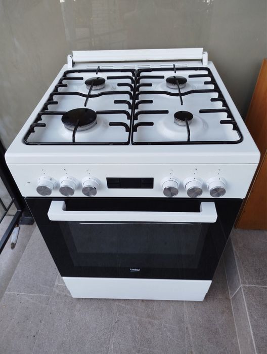Комбінована плита Beko FSM 62320 GW (газ + електродуховка з конвекцією)
