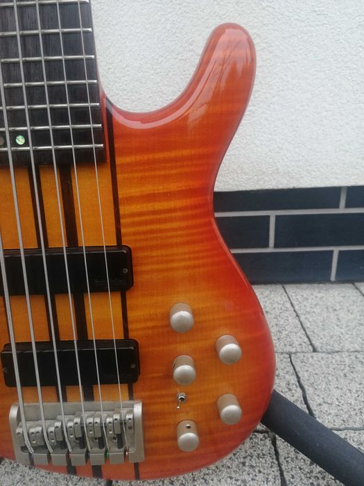 Cort A6. Gitara basowa sześciostrunowa.
