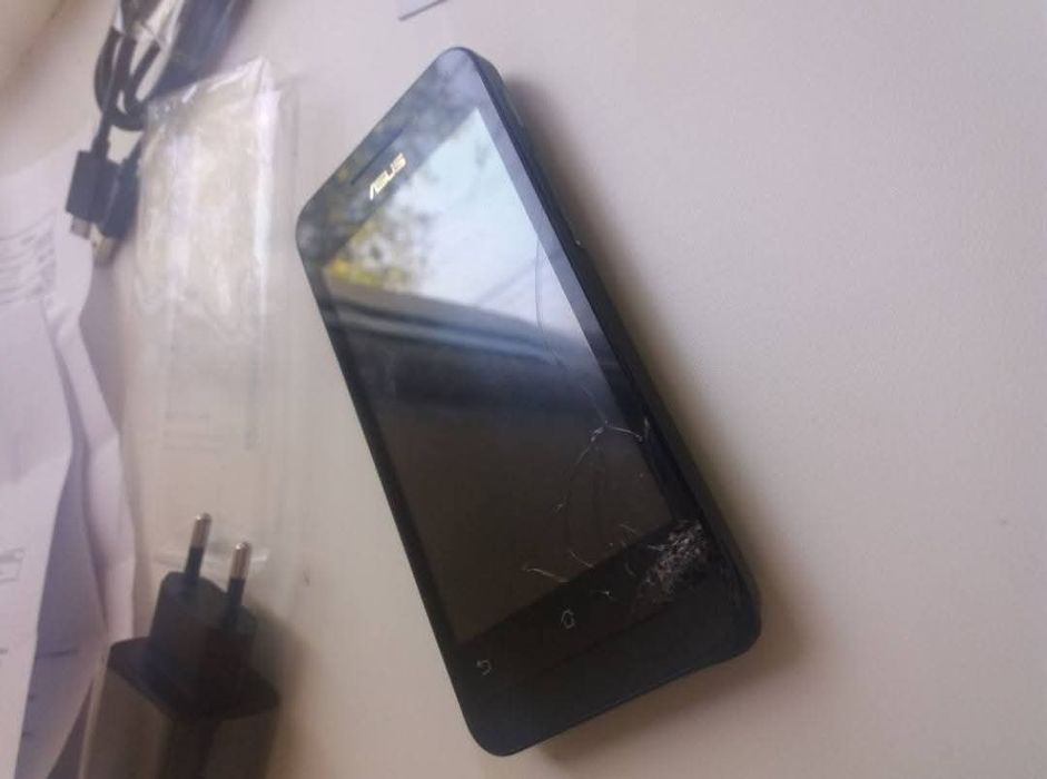 Asus Zenfone 4 (A400CGX) Black.