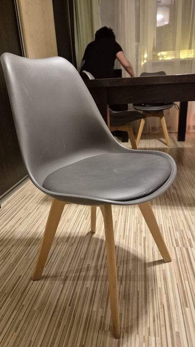 Stół rozkładany  +4 Krzesła