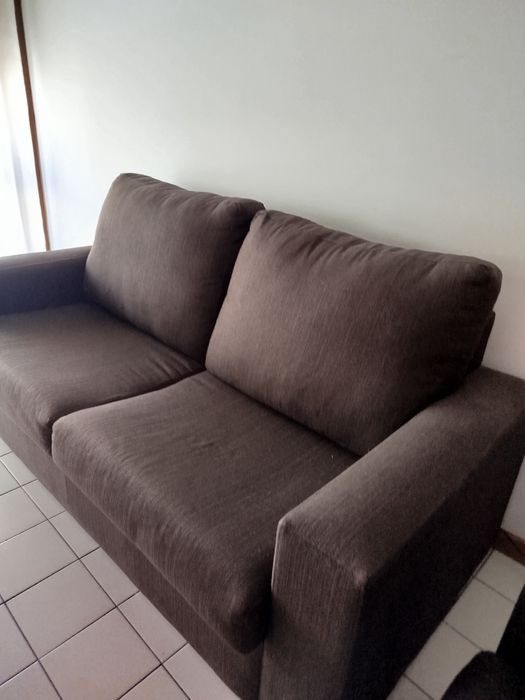 Sofás de tecido castanho