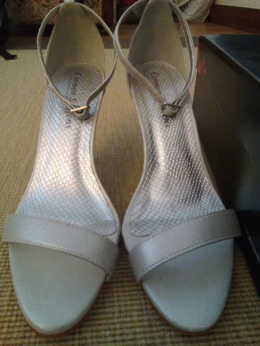 Sandálias Carmen Steffens cor prata como novas