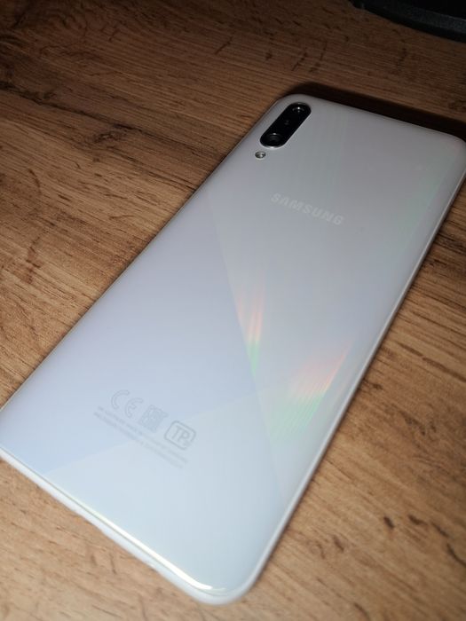Продам смартфон Samsung A30S, память 4/64 гб