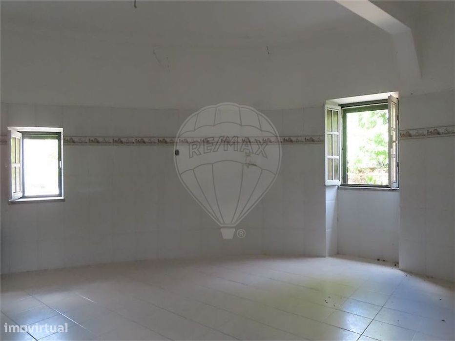 Moradia T4 para venda