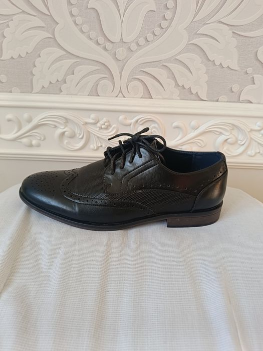 Czarne eleganckie pantofle męskie r. 39 Taylor & Wright