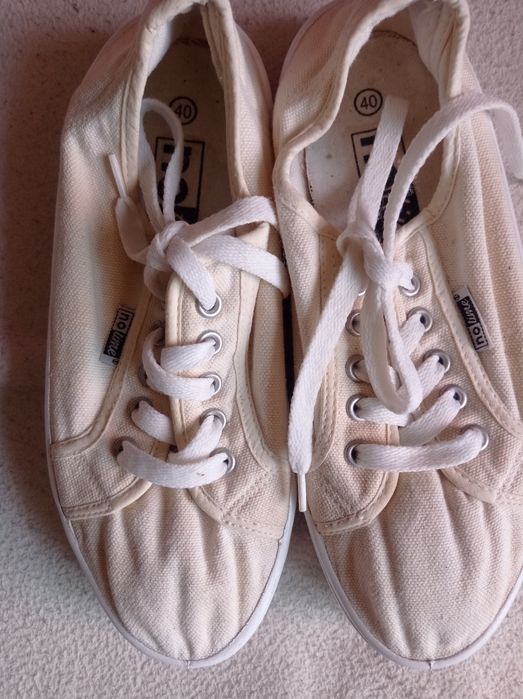 Кеди кремового кольору