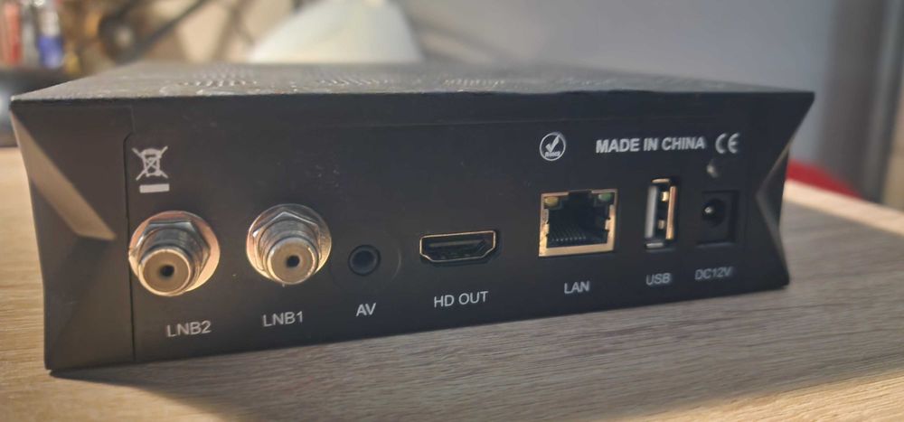 Dwugłowicowy Tuner satelitarny Axas Twin +