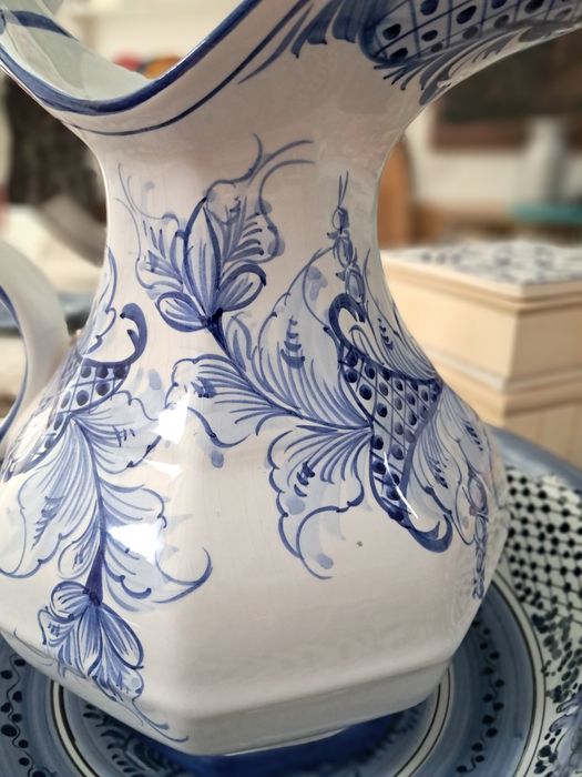 Lavatório antigo pintado à mão