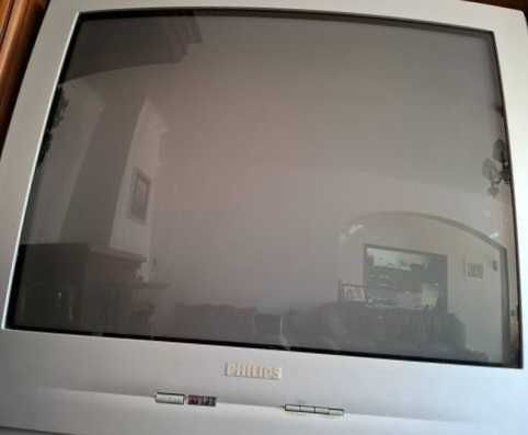 Tv usadas a cores mas a funcionarem bem, para desocupar