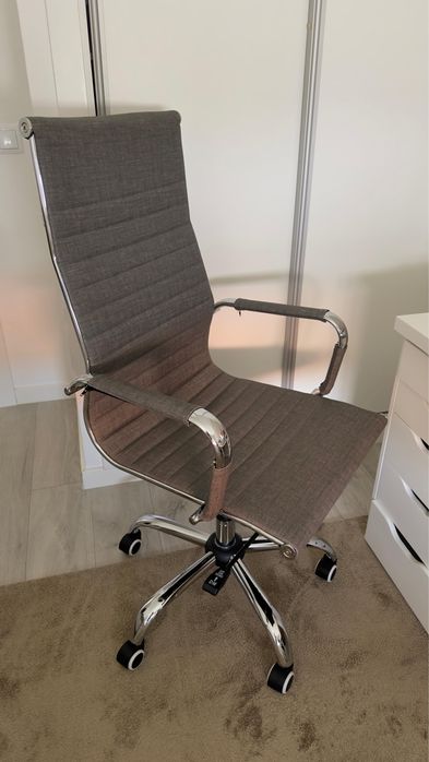 Cadeira de escritorio giratoria