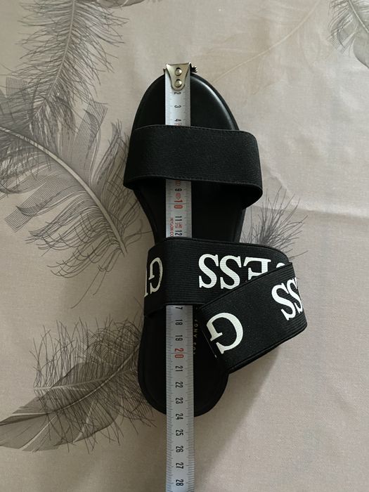 Женские босоножки GUESS