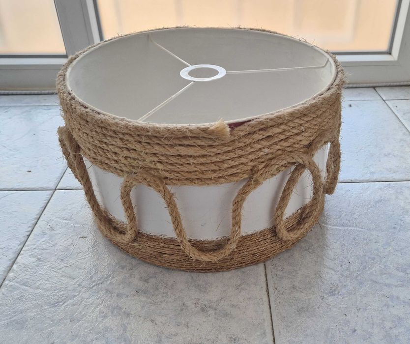 Abajur para candeeiro cor branco e juta