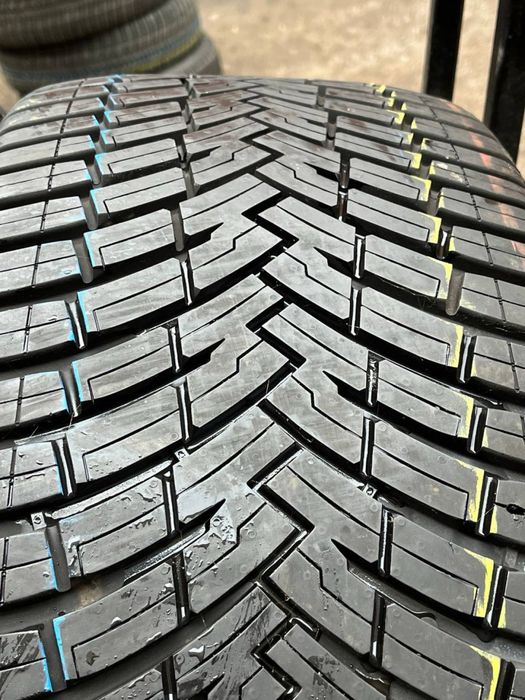 Шины бу 235 40 R 19 Pirelli allseason sf2 cinturato всемезон комплект