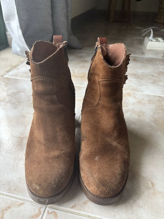 Botas em camurça 38