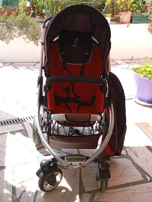 Vendo dois carrinhos de bebé,marca Pierre Cardin .
