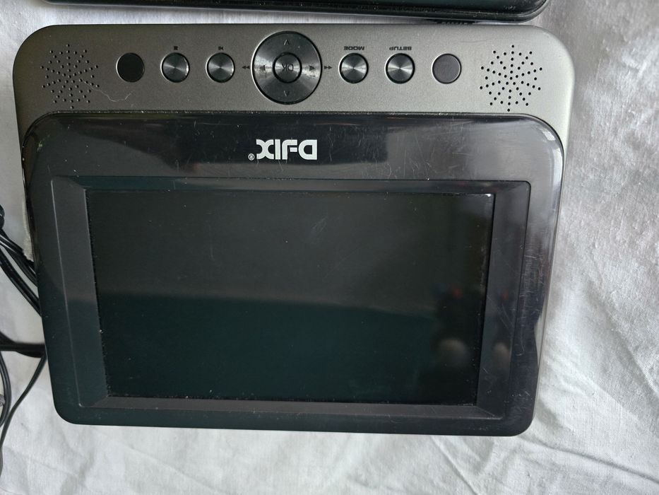 DVD przenośne monitory  na zagłówki DIVX MP3