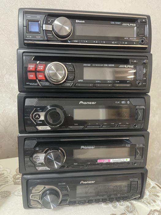 Автомагнітола Alpine UTE-72BT