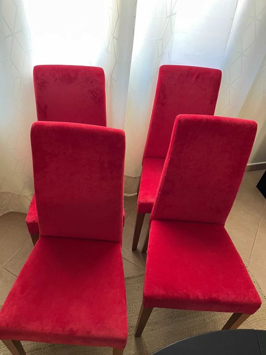 4 Cadeiras em veludo vermelho