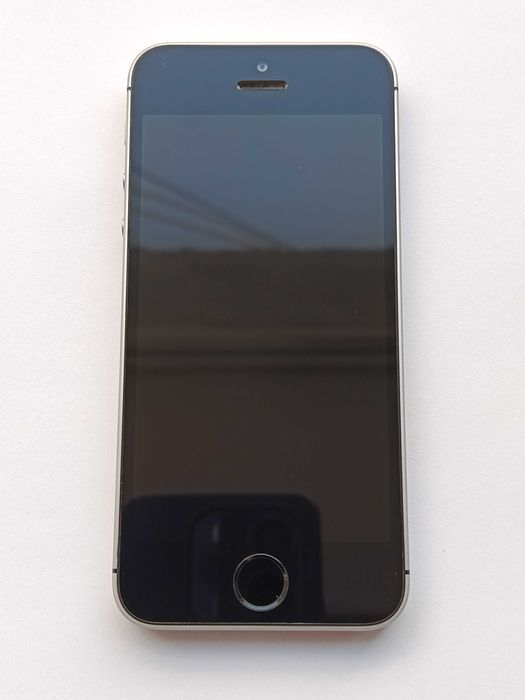 iPhone SE (2016)
