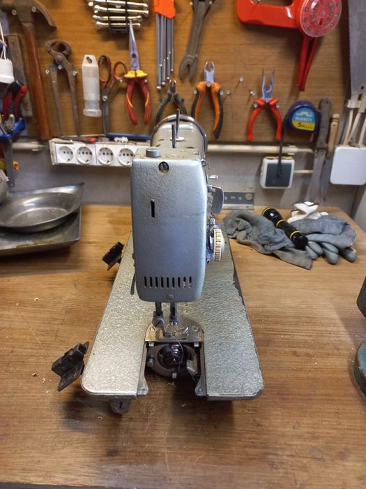 Maquina de costura antiga Necchi