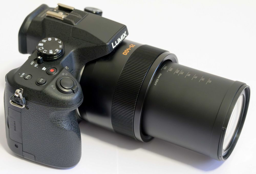 Panasonic Lumix FZ1000 + oferta 2 mini-tripés + bolsa transporte