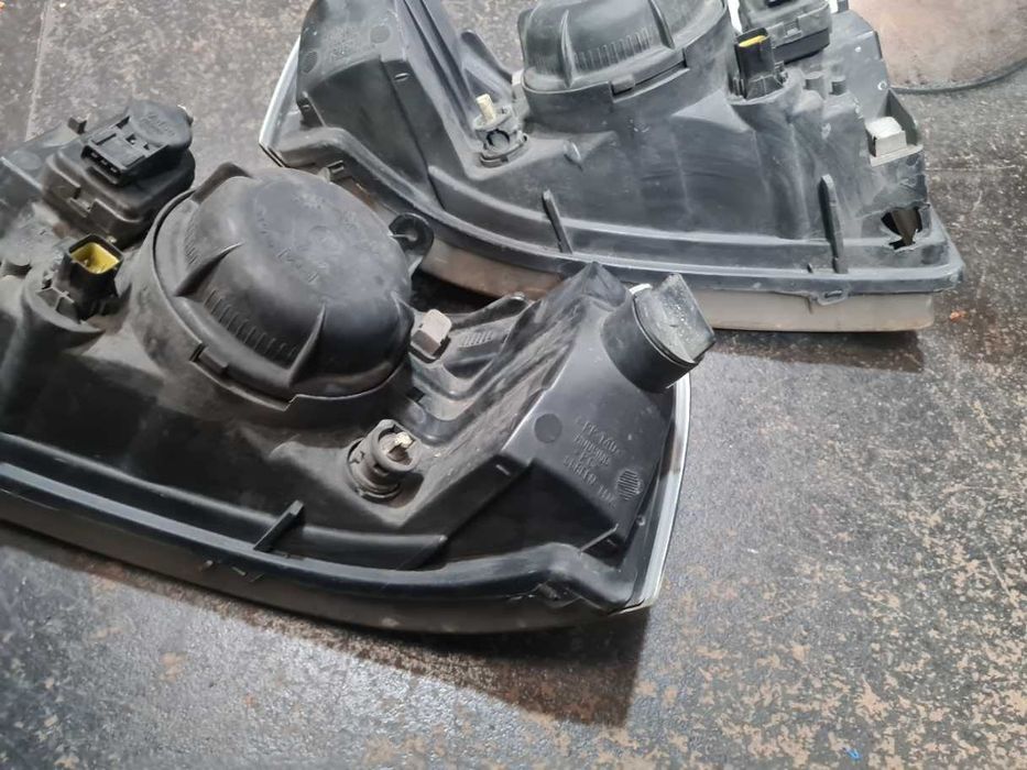 Farois esq e drt Land Rover Freelander usados