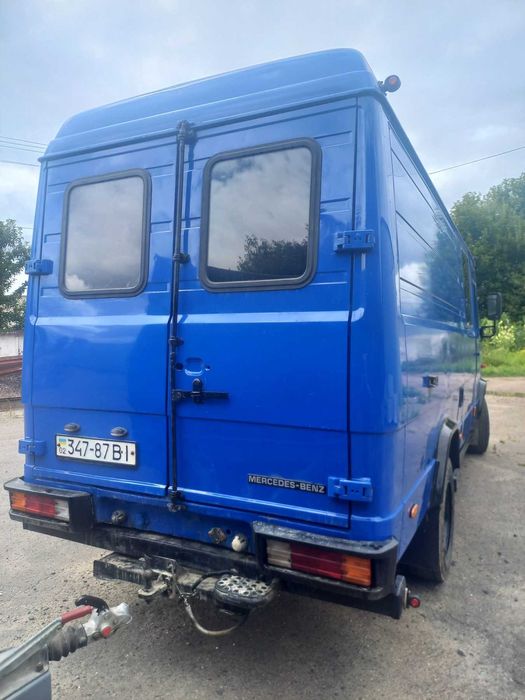 Вантажний автомобіль Мерседес Бенц ВАРІО