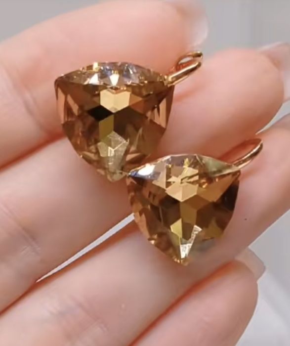 Серьги с камнем Сваровски позолота 585