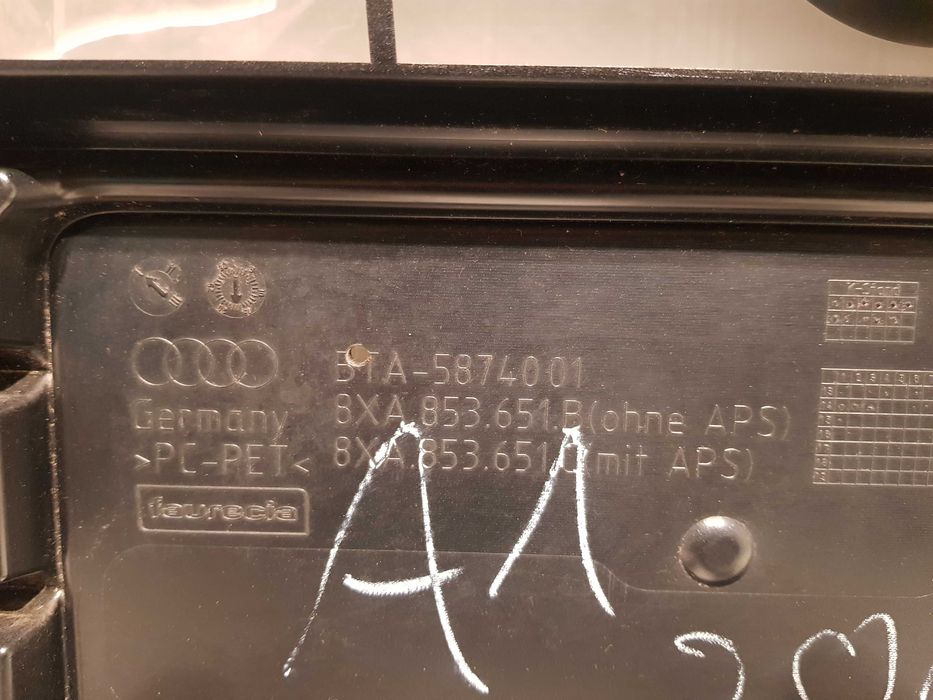 Atrapa grill przedniego zderzaka przód 8XA lift Audi A1 14-18 lift