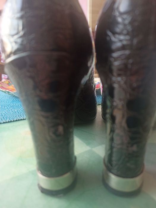 Туфлі жіночі на високих підборах