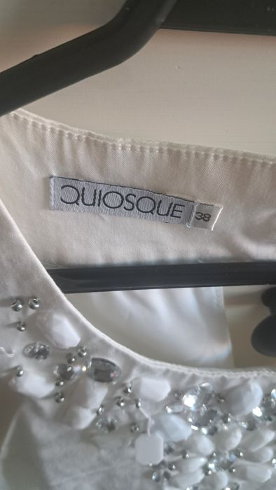 elegancka biała sukienka damska Quiosque 38