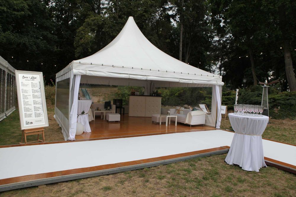 Twórz wyjątkowe spotkania – wypożycz stoliki koktajlowe!