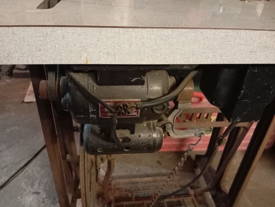 Máquina de costura profissional