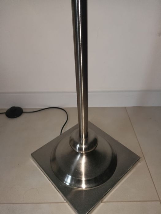 Piękna lampa stojąca